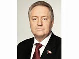 Свои подписи они передали депутату Госдумы от фракции КПРФ Николаю Обухову Свои подписи они передали депутату Госдумы от фракции КПРФ Николаю Обухову