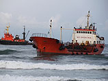 Вылившиеся из танкера "Надежда" нефтепродукты покрыли 3,5 км побережья Сахалина и угрожают сивучам (ВИДЕО)