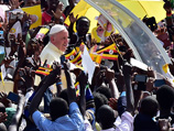 Папа Римский Франциск, впервые совершающий апостольский визит в страны "черного континента", накануне призвал христиан и мусульман Центрально-Африканской Республики (ЦАР) прекратить межрелигиозные распри и восстановить спокойствие