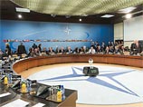 "Мы поздравляем Черногорию. Это начало прекрасного союза", - заявил генеральный секретарь НАТО Йенс Столтенберг на встрече глав МИД стран-членов альянса в штаб-квартире НАТО в Брюсселе