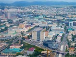 Корреспондент ВГТРК Артем Кол и оператор Владимир Брагин приехали в Улан-Удэ снимать сюжет о "новогодней премии" мэра бурятской столицы - на минувшей неделе Горсовет постановил выплатить градоначальнику более 300 тысяч рублей Корреспондент ВГТРК Артем Кол и оператор Владимир Брагин приехали в Улан-Удэ снимать сюжет о "новогодней премии" мэра бурятской столицы - на минувшей неделе Горсовет постановил выплатить градоначальнику более 300 тысяч рублей