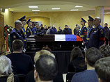 По оценке полиции, в общей сложности в траурных мероприятиях приняли участие более 10 тысяч человек. Сначала прошла гражданская панихида в областном центре культуры и народного творчества, куда пришли несколько тысяч человек По оценке полиции, в общей сложности в траурных мероприятиях приняли участие более 10 тысяч человек. Сначала прошла гражданская панихида в областном центре культуры и народного творчества, куда пришли несколько тысяч человек