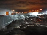 Закрытие дамбы в Петербурге предотвратило наводнение, ветром повалило светофоры