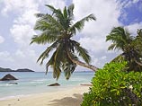 Сафонов О.Н. лично владеет двумя домами площадью 170 и 368 квадратных метров соответственно, зарегистрированных в Республике Сейшельские острова