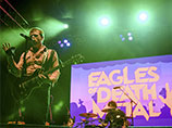 Группа Eagles of Death Metal впервые после бойни в "Батаклане" вернулась в Париж и выступила вместе с U2 (ВИДЕО)