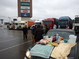 Протестующие на подступах к Москве против системы "Платон" дальнобойщики выбрали лидеров Протестующие на подступах к Москве против системы "Платон" дальнобойщики выбрали лидеров