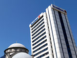 "Сбербанк" приобрел 99,85% акций DenizBank в сентябре 2012 года, эта сделка стала крупнейшей в 172-летней истории банка. DenizBank входит в десятку крупнейших частных банков Турции и управляет 599 офисами в стране и еще 15 за рубежом. Банк обслуживает 5,4 "Сбербанк" приобрел 99,85% акций DenizBank в сентябре 2012 года, эта сделка стала крупнейшей в 172-летней истории банка. DenizBank входит в десятку крупнейших частных банков Турции и управляет 599 офисами в стране и еще 15 за рубежом. Банк обслуживает 5,4
