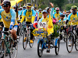 В Таиланде устроили массовый велопробег в честь 88-летия короля