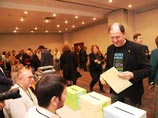 Главный спикер партии Олег Митволь называет собрание "фарсом" и собирается в суд