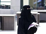В Саудовской Аравии, где накануне прошли исторические муниципальные выборы, есть первый победитель-женщина - она станет депутатом в провинции Мекка