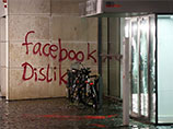 Вандалы разгромили офис Facebook в немецком Гамбурге