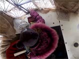 В Омске расследуют взлом кассы аттракционов в парке 30-летия ВЛКСМ. Камеры видеонаблюдения позволили определить приметы злоумышленника - это розовый пуховик и шапка с мордочкой панды