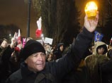 В Варшаве накануне был совершен акт экзорцизма против ведущего польского ежедневного издания Gazeta Wyborcza. В протестной акции, направленной против СМИ, участвовали около 50 сторонников консервативной партии "Право и справедливость" В Варшаве накануне был совершен акт экзорцизма против ведущего польского ежедневного издания Gazeta Wyborcza. В протестной акции, направленной против СМИ, участвовали около 50 сторонников консервативной партии "Право и справедливость"
