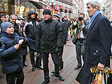 Госсекретарь США Джон Керри в ходе своего визита в Москву перед встречей с главой МИД РФ Сергеем Лавровым решил погулять по Старому Арбату