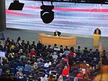 Жителям Крыма в условиях энергодефицита, из-за которого местные власти призывали население не включать телевизоры, предоставили возможность посмотреть 11-ю большую пресс-конференцию президента Владимира Путина в режиме онлайн на уличных экранах