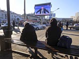 В условиях блэкаута крымчанам устроили просмотр ежегодной пресс-конференции Путина на свежем воздухе В условиях блэкаута крымчанам устроили просмотр ежегодной пресс-конференции Путина на свежем воздухе