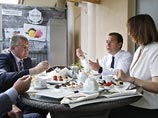 В Крыму оштрафовали кафе, где Медведев угощался вареньем из роз