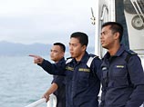 Как сообщил комиссар полиции индонезийской провинции Южный Сулавеси Франс Буранг, спасательной операции мешает сильное волнение на море