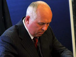 Чемезов объяснил назначение Сердюкова в "Ростех" тем, что экс-министр "деньги умеет считать" Чемезов объяснил назначение Сердюкова в "Ростех" тем, что экс-министр "деньги умеет считать"