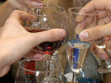 Москвичам в Новый год посоветовали запастись алкоголем заранее или идти в рестораны