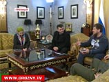 Жительница Чечни, раскритиковавшая Кадырова, отказалась от своих слов после личной встречи с ним Жительница Чечни, раскритиковавшая Кадырова, отказалась от своих слов после личной встречи с ним