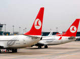Иранский самолет при посадке в Стамбуле врезался в ограждение