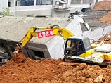 20 декабря в Шэньчжэне произошел сход оползня, грунт покрыл территорию в 380 тысяч кв. метров. Оползень привел к обрушению или сильному повреждению 33 зданий