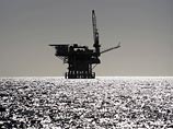 Рубль дешевеет вслед за нефтью, накануне возобновившей снижение Рубль дешевеет вслед за нефтью, накануне возобновившей снижение