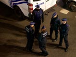 Задержания произошли во время полицейских рейдов в Брюсселе и Льеже. Всего было задержано шесть человек. Четверо из них впоследствии были отпущены, двоих задержали Задержания произошли во время полицейских рейдов в Брюсселе и Льеже. Всего было задержано шесть человек. Четверо из них впоследствии были отпущены, двоих задержали