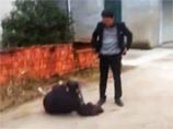 В Китае юноша избил пожилую женщину, чтобы победить "новогоднюю скуку" (ВИДЕО)