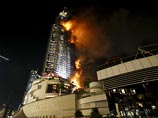 В центре Дубая в разгар новогодних празднований загорелся отель-небоскреб