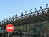 В Москве эвакуировали Курский и Павелецкий вокзалы, сообщил РИА "Новости" источник в экстренных службах столицы. Эвакуация была проведена после анонимного сообщения о бомбе