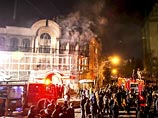 В Тегеране и других иранских городах толпы протестующих пытаются поджигать саудовские диппредставительства В Тегеране и других иранских городах толпы протестующих пытаются поджигать саудовские диппредставительства