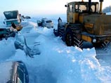 Расчистка снежного затора на трассе Оренбург - Орск