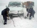 В МЧС признали, что "несвоевременно" сообщили населению о снежном заторе, в котором погиб водитель