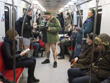 В метро Петербурга объяснили невозможность проведения акции "без штанов" разницей в культуре