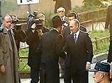 Президента Российской Федерации встречали главный раввин России Берл Лазар, председатель Московского еврейского общинного центра Александр Борода и президент Федерации еврейских общин России Михаил Глуз Президента Российской Федерации встречали главный раввин России Берл Лазар, председатель Московского еврейского общинного центра Александр Борода и президент Федерации еврейских общин России Михаил Глуз