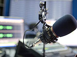 Тюменских радиоведущих, прокрутивших в эфире песню "Руки вверх" 40 раз подряд, наказали трудотерапей