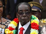 Бессменный президент Зимбабве Роберт Мугабе является старейшим в мире действующим руководителем государства и правит страной 35 лет