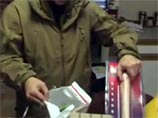 Орегонским борцам за соблюдение конституции США прислали в знак поддержки мешок фаллоимитаторов (ВИДЕО) Орегонским борцам за соблюдение конституции США прислали в знак поддержки мешок фаллоимитаторов (ВИДЕО)
