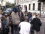  "Медиа-Мост" выступил с официальным заявлением, в котором опубликовал приложение N 6 к соглашению от 20 июля 2000 года, под которым стоят подписи руководителя компании "Газпром-Медиа" Альфреда Коха и министра печати Михаила Лесина