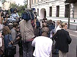 "Медиа-Мост" выступил с официальным заявлением, в котором опубликовал приложение N 6 к соглашению от 20 июля 2000 года, под которым стоят подписи руководителя компании "Газпром-Медиа" Альфреда Коха и министра печати Михаила Лесина "Медиа-Мост" выступил с официальным заявлением, в котором опубликовал приложение N 6 к соглашению от 20 июля 2000 года, под которым стоят подписи руководителя компании "Газпром-Медиа" Альфреда Коха и министра печати Михаила Лесина