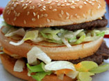 В Австрии арестованный насильник  вынудил конвоиров сводить его в McDonald's и угостить гамбургером