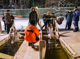 Трое участников крещенских купаний в Москве были госпитализированы Трое участников крещенских купаний в Москве были госпитализированы