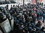 В Кишиневе возобновились протесты: митингующие заполнили сквер перед зданием молдавского парламента