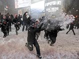 Нью-Йорк оживает после накрывшей восток США снежной бури, которая унесла 19 жизней Нью-Йорк оживает после накрывшей восток США снежной бури, которая унесла 19 жизней