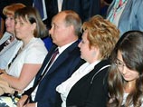 О том, что Путины развелись, стало известно в июне 2013 года. Тогда Владимир и Людмила Путины вместе смотрели балет "Эсмеральда" в Государственном Кремлевском дворце, а в антракте спектакля сообщили новость о своем разводе