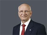Сегодня губернатор Юрий Берг вручит сотруднику полиции Данилу Максудову ключи от трехкомнатной квартиры в городе Медногорске от правительства области Сегодня губернатор Юрий Берг вручит сотруднику полиции Данилу Максудову ключи от трехкомнатной квартиры в городе Медногорске от правительства области