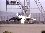 Многоцелевой истребитель планируется поставить на вооружение американских и британских ВВС и ВМС. Первые испытания уже начались: опытный образец истребителя успешно преодолел 48 км от завода Boeing до авиабазы Edwards в Калифорнии Многоцелевой истребитель планируется поставить на вооружение американских и британских ВВС и ВМС. Первые испытания уже начались: опытный образец истребителя успешно преодолел 48 км от завода Boeing до авиабазы Edwards в Калифорнии