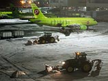В московских аэропортах  из-за снегопада отменены десятки рейсов
